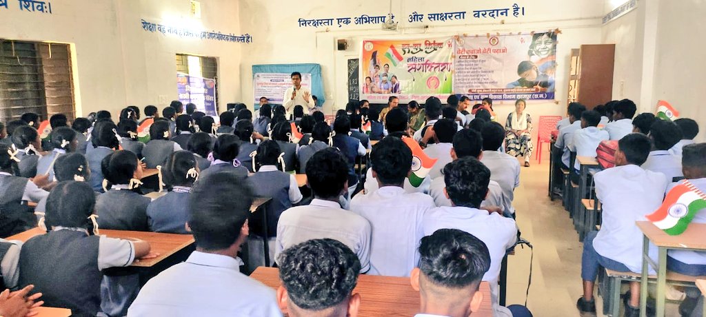 आत्मा नंद स्कूल, जिला सुरजपुर छत्तीसगढ़, में कक्षा 9 से कक्षा 12वीं के बच्चों को बाल विवाह, बाल संरक्षण, बाल अपराध आदि अधिनियमों की जानकारी दी गई