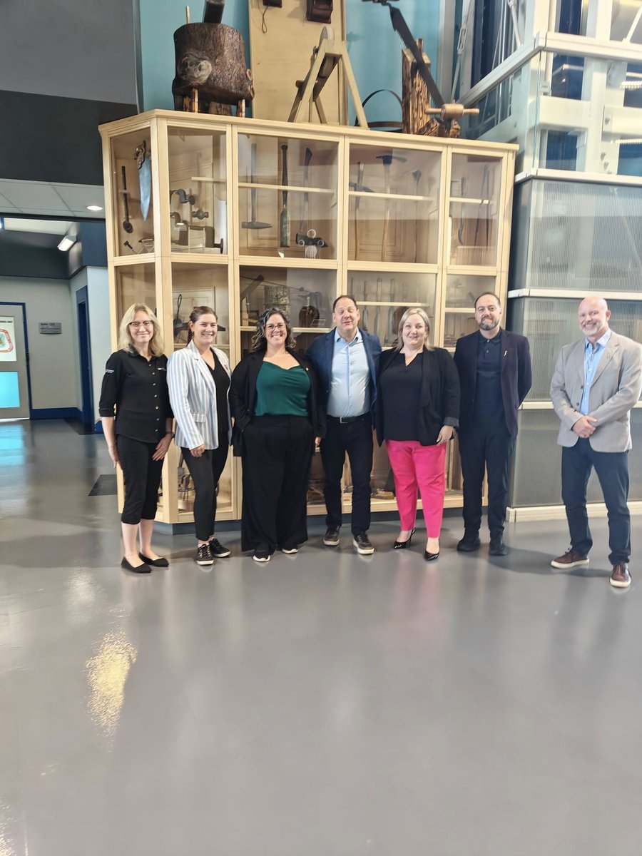 Many thanks to Min. <a href="/JZerucelli/">John Zerucelli</a>, Secretary of State (Labour), &amp; his team for visiting our #yeg hall this week. Great discussion about ways the Carpenters' Union &amp; government can continue working together to grow training &amp; workforce opportunities for apprentices.

#ubcbuilt