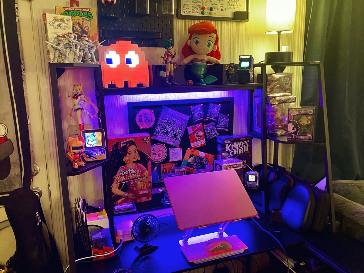 TanookiTee's tweet photo. Cleaned and reorganized desk. Let’s make some anime!!! 😜❤️✏️

#desksetup #desk #deskgoals #work #anime https://t.co/4yatiW5R8t
