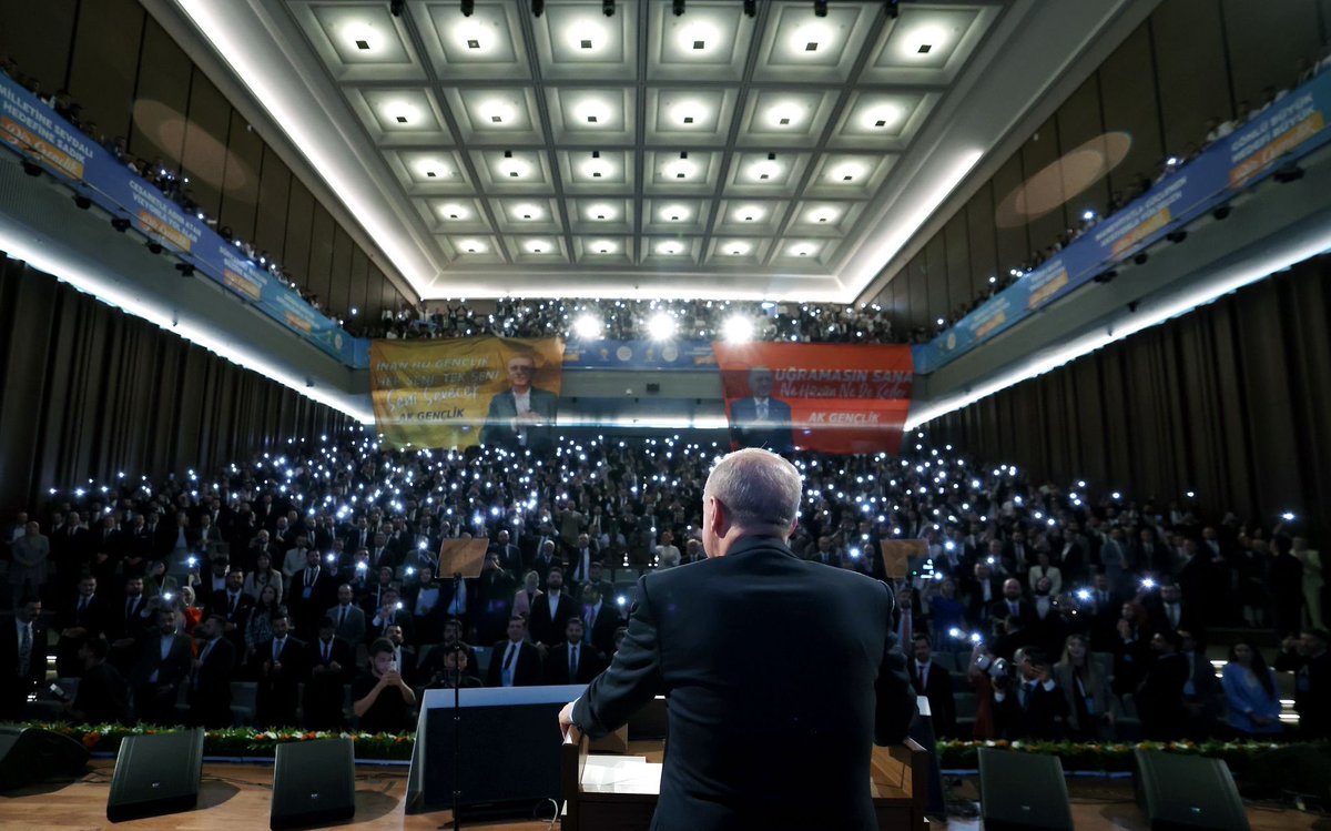mustafasenbd's tweet photo. “Sizlere bırakacağımız en büyük miras olarak Terörsüz Türkiye'yi sabırla, cesaretle, samimiyetle inşa ediyoruz.”

Gençlik Kolları Başkanlığımız ile birlikte organize ettiğimiz Strateji ve İstişare Kampımızın kapanış programını Genel Başkanımız, Cumhurbaşkanımız Sayın @RTErdogan’ın teşrifleriyle gerçekleştirdik.

4 gün süren kampımızın ülkemiz ve partimiz için hayırlara vesile olmasını diliyor, emeği geçen her bir kardeşime şükranlarımı sunuyorum.
