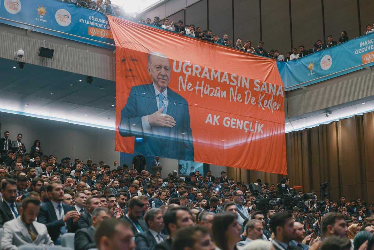 mustafasenbd's tweet photo. “Sizlere bırakacağımız en büyük miras olarak Terörsüz Türkiye'yi sabırla, cesaretle, samimiyetle inşa ediyoruz.”

Gençlik Kolları Başkanlığımız ile birlikte organize ettiğimiz Strateji ve İstişare Kampımızın kapanış programını Genel Başkanımız, Cumhurbaşkanımız Sayın @RTErdogan’ın teşrifleriyle gerçekleştirdik.

4 gün süren kampımızın ülkemiz ve partimiz için hayırlara vesile olmasını diliyor, emeği geçen her bir kardeşime şükranlarımı sunuyorum.