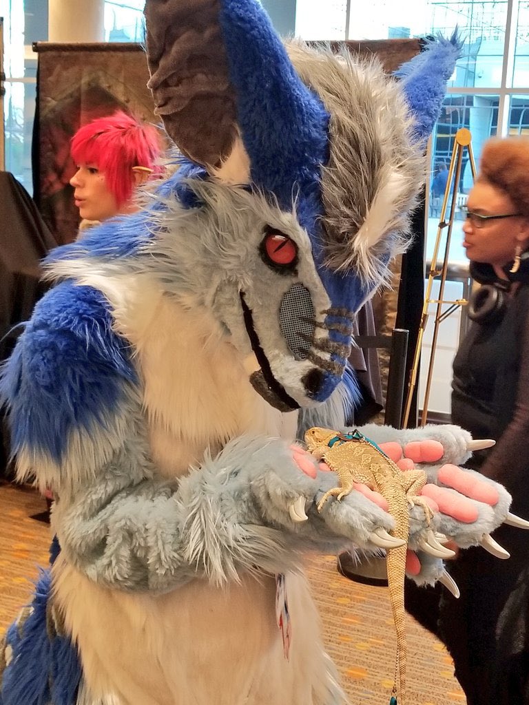 larkrencean's tweet photo. Brrrr Lizard? 

#furry #furries #fursuit #furryfandom https://t.co/rMdV0w7qG6