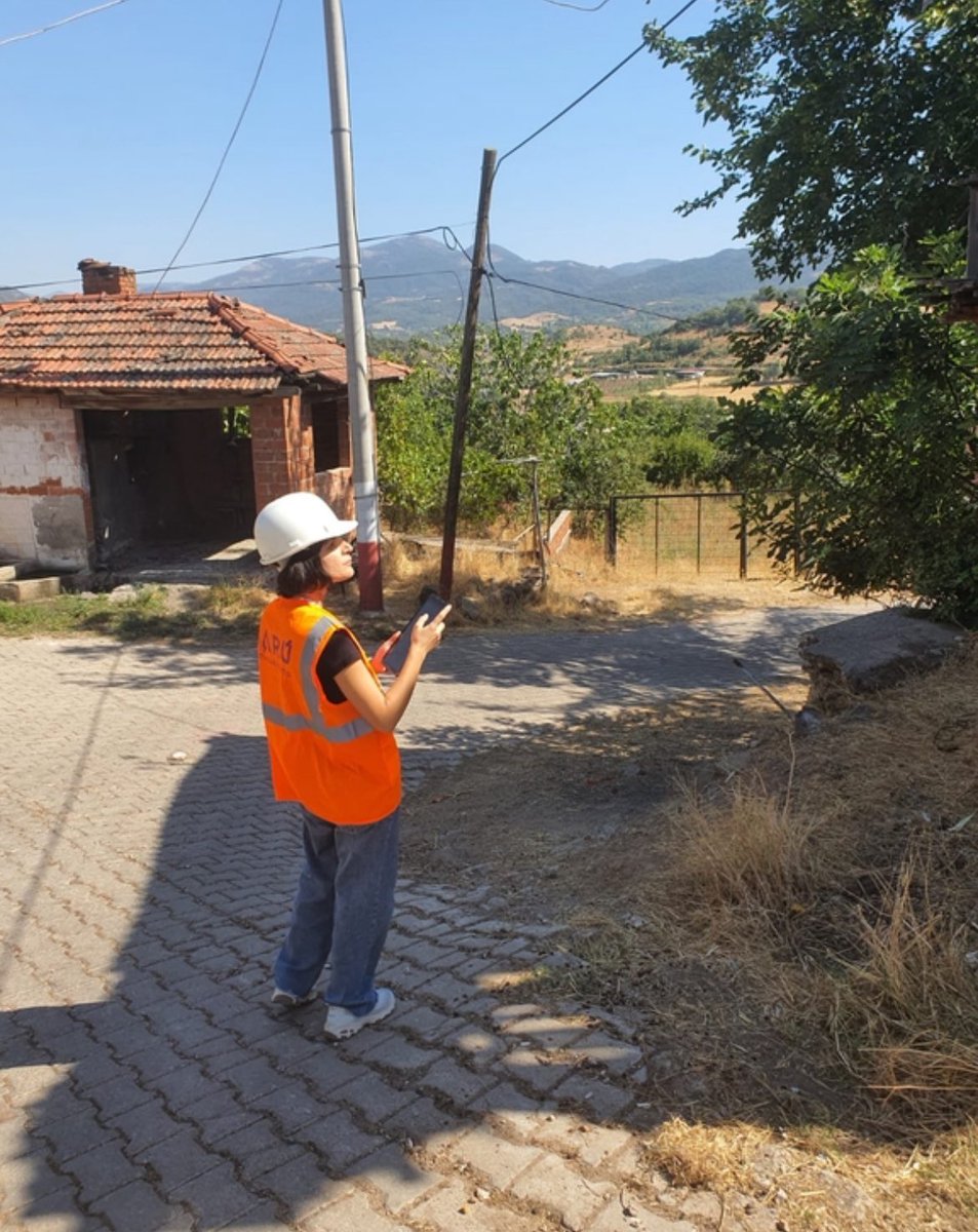 Bartın Üniversitesi (BARÜ) Balıkesir’de meydana gelen deprem sonrası yürütülen hasar tespit çalışmalarını yerinde takip ediyor.

🔗 bartin.edu.tr/haberler/barud…