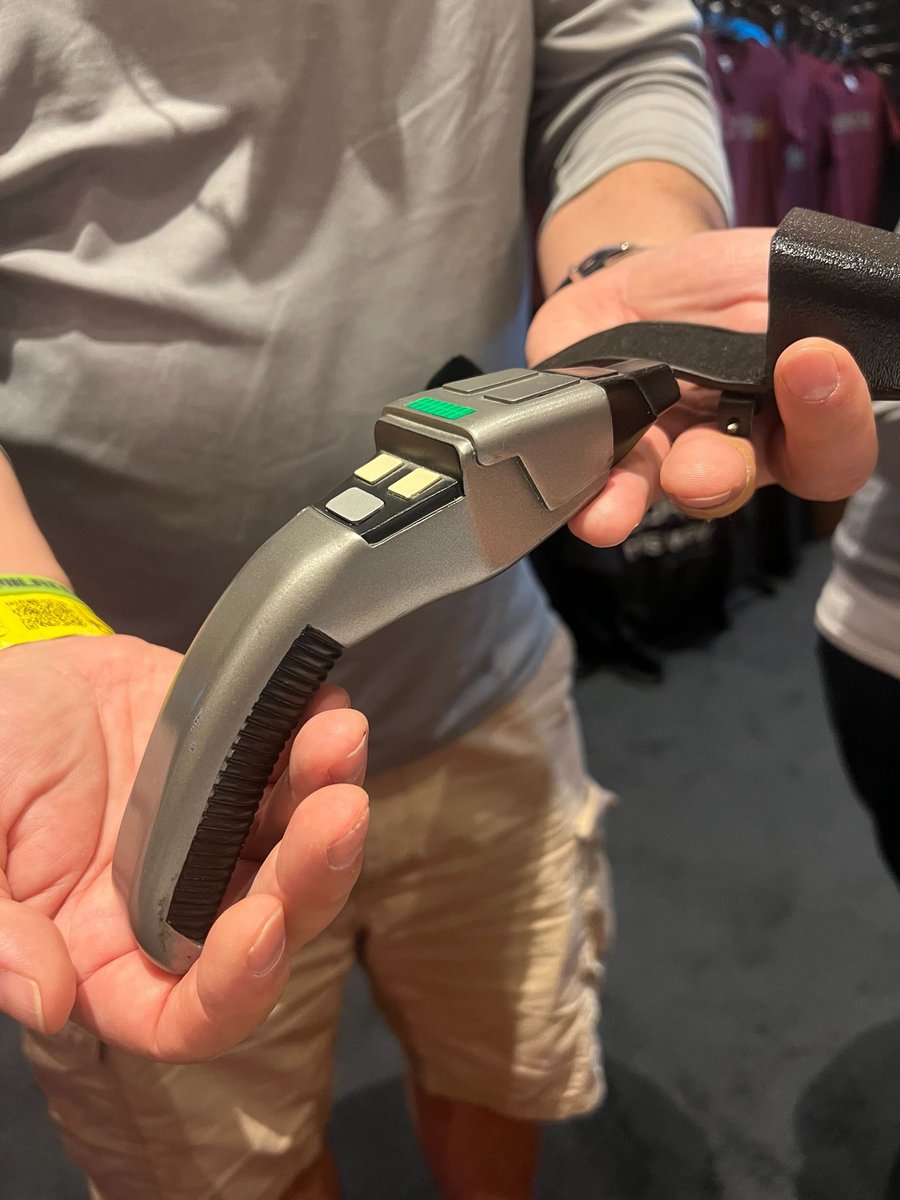 CherryTreeInc's tweet photo. We were fortunate to have the talented Bear Burge stop by our STLV booth and show us this awesome original Phaser prop from Star Trek: Insurrection.
Wow. Just wow.
#startrek #stlv #startrekinsurrection #startrekprop #cherrytreecomputers #bearburge #originalprop https://t.co/qFM3MHUn34