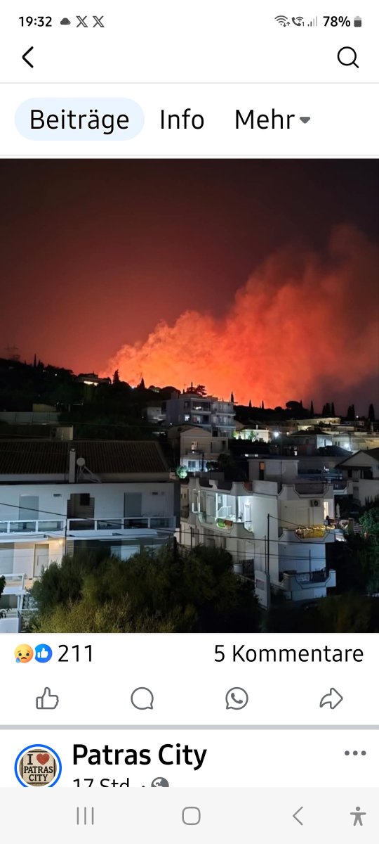 Pelasgian_Greek's tweet photo. #ΠΑΤΡΑ 🔥 ⚠️ Θερμή παράκληση προς τα αθηνοκεντρικά ΜΜΕ: 

Τα Βραχνέικα, τα Τσουκαλέικα, τα Καμίνια, τα Συχαινά, η Βούντενη κι άλλα τόσα τοπωνύμια που μέχρι χθες ήταν άγνωστα στους πολλούς, δεν αποτελούν ακριβώς «οικισμούς». Δεν είναι απομακρυσμένες περιοχές σε απρόσιτα βουνά. 

Όλες αυτές οι εντολές εκκένωσης που μεταδίδουν τα ΜΜΕ παρουσιάζονται σαν να πρόκειται για μικρά χωριά μακριά από τον αστικό ιστό, ενώ στην πραγματικότητα είναι σαν να λες στους κατοίκους του Αλίμου να εκκενώσουν προς Καλλιθέα/Νέο Κόσμο και στους κατοίκους της Πεύκης να εκκενώσουν προς Σύνταγμα. Μπακαλίστικη η αναλογία, αλλά σε μεγάλο βαθμό ακριβής. 

Είναι περιοχές που ανήκουν στον Δήμο Πατρέων, κάποιες από τις οποίες αποτελούν εδώ και δεκαετίες προάστια πλήρως ενταγμένα στον αστικό ιστό της πόλης. 

Στον αστικό ιστό της τρίτης μεγαλύτερης πόλης της χώρας, η οποία ΚΑΙΓΕΤΑΙ από χθες. Ο δήμος της Πάτρας είναι μεγαλύτερος από τον δήμο Πειραιά, έχει μεγαλύτερο πληθυσμό αθροιστικά από τους δήμους Περιστερίου και Καλλιθέας.

Κι όμως, η εικόνα που φτάνει στον πολίτη είναι πιο «μαλακή» από την πραγματικότητα. 

Καίγονται κατοικημένες περιοχές, απειλούνται εργοστάσια μερικών εκ των μεγαλύτερων επιχειρήσεων της χώρας, καταστρέφονται αγροτικές και κτηνοτροφικές μονάδες. Όμως, είτε από έλλειψη γνώσης, είτε από συνήθεια να παρουσιάζονται τα γεγονότα με τρόπο «ουδέτερο», το αποτέλεσμα είναι το ίδιο: η έκταση του φαινομένου δεν αποτυπώνεται όπως θα έπρεπε. 

Η κοινή γνώμη οφείλει να κατανοήσει ότι #ΚΑΙΓΕΤΑΙ Η #ΠΑΤΡΑ, ότι τα φαινόμενα πλέον είναι τόσο ισχυρά και σύνθετα και ότι χρειάζονται πολλά περισσότερα από όσα είναι διατεθειμένο ή ικανό να κάνει το κράτος στη σημερινή του εκδοχή.

Και κάτι ακόμα: θα είναι πραγματικά σημαντικό να μην υπάρξουν νεκροί — αλίμονο! 
Αλλά η καταστροφή είναι ήδη τεράστια και περιλαμβάνει, πέρα από τις υλικές απώλειες, το ψυχολογικό και πνευματικό κόστος της ανασφάλειας και του φόβου που φωλιάζει στις ψυχές όσων το βιώνουν. 

Επαναλαμβάνω: καίγονται γειτονιές της Πάτρας.

—
Την δραματική επισήμανση κάνει ο κάτοικος της Πάτρας, Μάκης Μυλωνάς, επισημαίνοντας ότι η άγνοια από τα εκτός Αχαΐας ΜΜΕ των τοπωνυμίων, δίνουν την εικόνα ότι η φωτιά καίει σε ορεινούς οικισμούς και όχι μέσα στον αστικό ιστό, στον δήμο Πατρέων.

https://t.co/MICminZiws