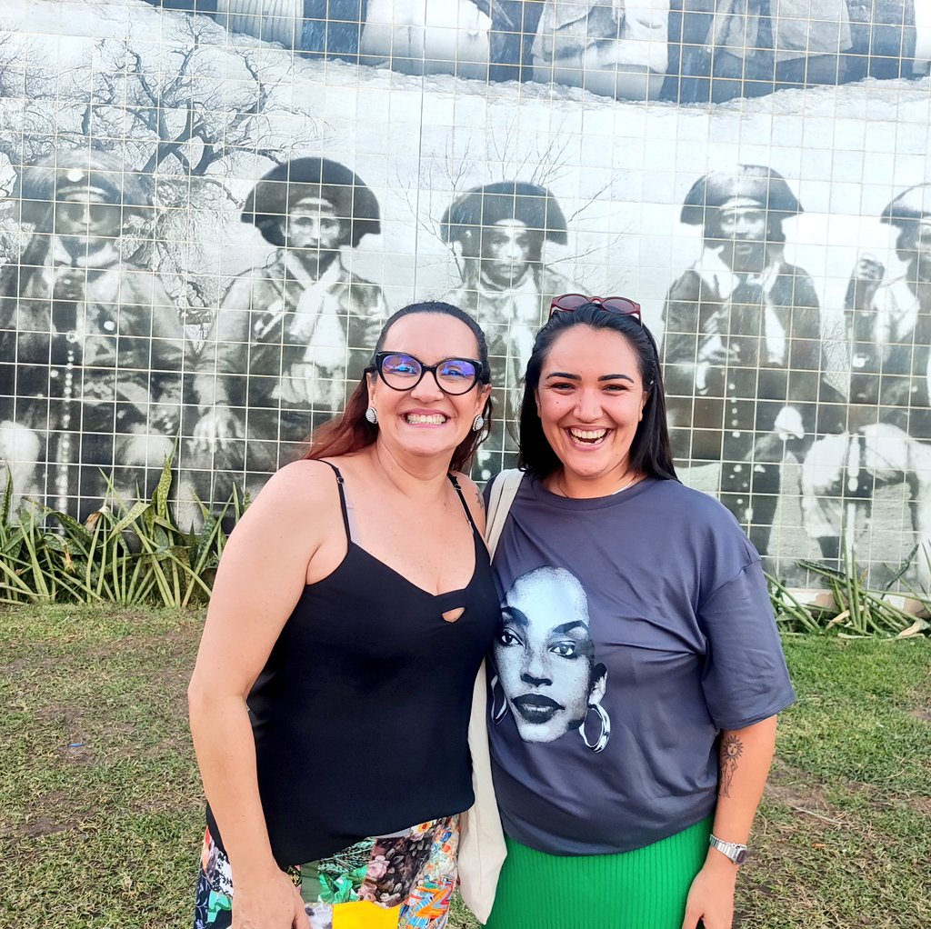 Essa aqui é Vannick Belchior, filha caçula de Antônio Carlos Belchior, um dos maiores nomes da história da MPB. 
Vannik fez uma apresentação aqui em Mossoró semana passada e foi tão lindo! 
Várias vezes me emocionei ouvindo a sua voz, que tem o timbre muito parecido com a do pai.