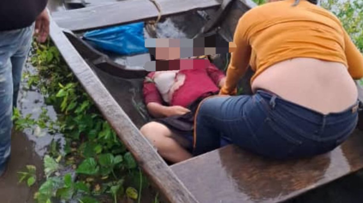 🟣Qué Pasa en Venezuela (@qpev_) on Twitter photo #Sucesos #13Ago #Monagas Una mujer de 35 años identificada como Josefina Rodríguez, murió tras ser impactada por rayo en medio de una fuerte lluvia, mientras navegaban por el río Orinoco al sur de Monagas. En el hecho, otras cuatro personas resultaron heridas. Vía: <a href="/JeffCivira/">Jefferson Civira</a> #Sucesos #13Ago #Monagas Una mujer de 35 años identificada como Josefina Rodríguez, murió tras ser impactada por rayo en medio de una fuerte lluvia, mientras navegaban por el río Orinoco al sur de Monagas. En el hecho, otras cuatro personas resultaron heridas. Vía: <a href="/JeffCivira/">Jefferson Civira</a>