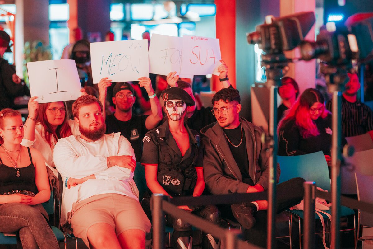 <a href="/l4cyy/">lacyy</a> <a href="/R6esportsEU/">Rainbow Six Esports Europe</a> looked through the pics and we‘ve been caught @suafps 🚨