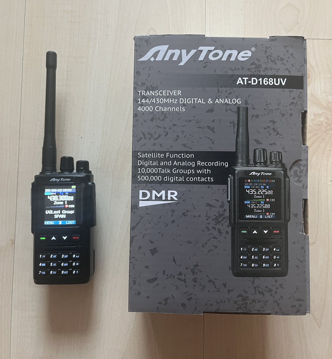 RadioHacking's tweet image. 📻 El Anytone AT-D168UV, un portátil digital DMR y analógico bibanda de gama básica, asequible y muy recomendable para los radioaficionados que se quieran iniciar en #DMR sin gastar mucho. Trae accesorios como 2 antenas de diferentes tamaños, 2 baterías (1800mAh / 2500mAh), cable
