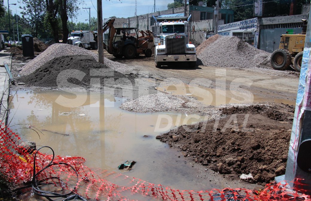 sintesisweb's tweet photo. 🚧Trabajos de pavimentación y remodelación de la calle 11 Oriente, a la altura de la Secretaría de Finanzas. 

📸@FotoSintesisOB https://t.co/AESovM0glm
