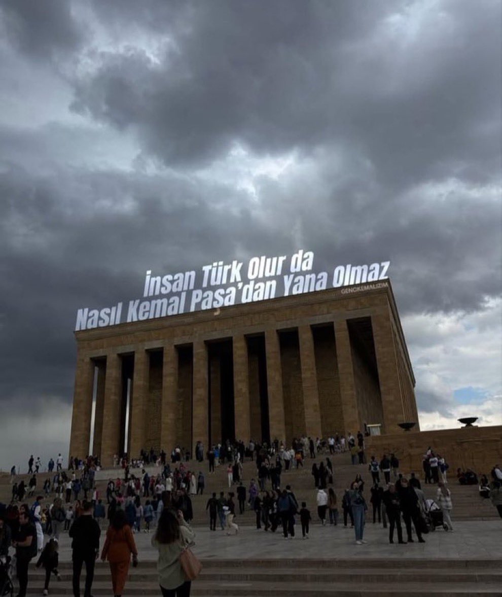 TÜRK Atasını sever!