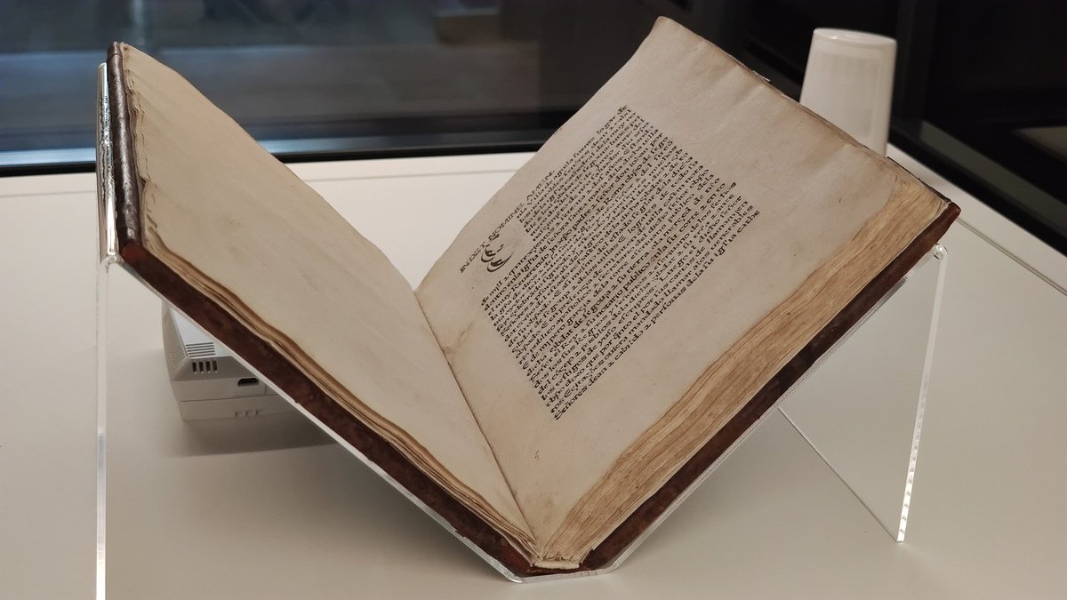 CMedievales's tweet photo. El libro impreso en España más antiguo conocido es el #Sinodal de Aguilafuentes. Se conserva en el #Archivo de la catedral de Segovia. Fue impreso en lengua española en 1472 por el impresor Juan Parix y por orden del obispo de Segovia Juan Arias Dávila. https://t.co/1eUb1hDlbS