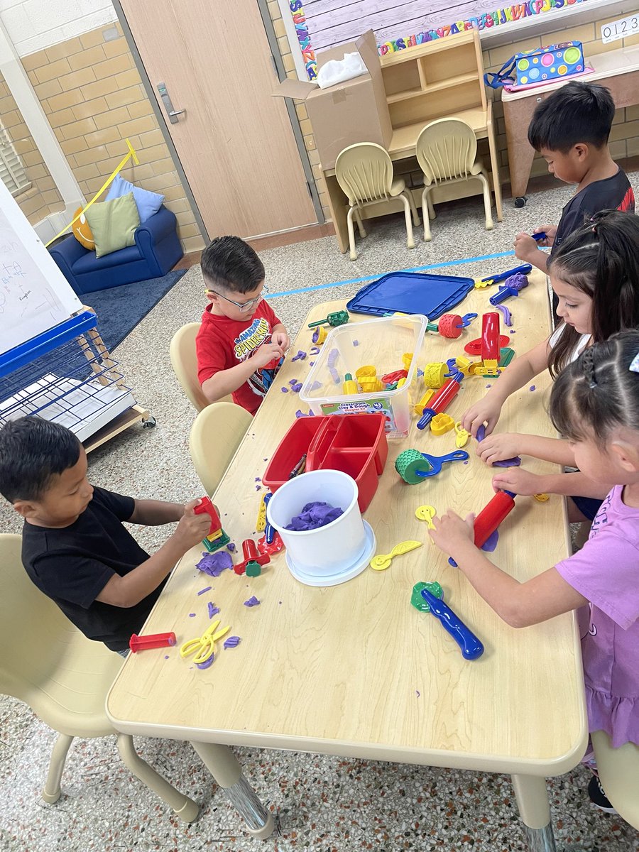 mstutes76's tweet photo. Practicing our workstations.@BurlesonEEC #ecisd https://t.co/XI4NlPwNx0