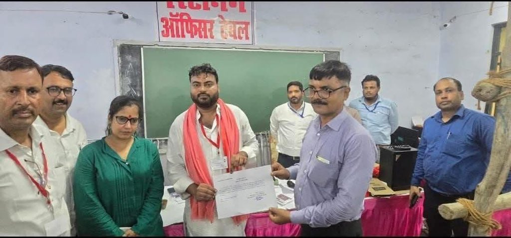 Anees Raja انیس راجا (@aneesrajasp) on Twitter photo महमूदाबाद #नगर_पालिका उपचुनाव में समाजवादी पार्टी के प्रत्याशी #आमिर_अराफ़ात जी की ऐतिहासिक #जीत पर तहेदिल से मुबारकबाद.
ये जीत सिर्फ़ एक चुनाव नहीं, बल्कि आवाम के भरोसे, मेहनत और समाजवादी विचारधारा की गूंज है..2027 में यूपी से भाजपा की विदाई तय।
<a href="/yadavakhilesh/">Akhilesh Yadav</a> <a href="/samajwadiparty/">Samajwadi Party</a> महमूदाबाद #नगर_पालिका उपचुनाव में समाजवादी पार्टी के प्रत्याशी #आमिर_अराफ़ात जी की ऐतिहासिक #जीत पर तहेदिल से मुबारकबाद.
ये जीत सिर्फ़ एक चुनाव नहीं, बल्कि आवाम के भरोसे, मेहनत और समाजवादी विचारधारा की गूंज है..2027 में यूपी से भाजपा की विदाई तय।
<a href="/yadavakhilesh/">Akhilesh Yadav</a> <a href="/samajwadiparty/">Samajwadi Party</a>