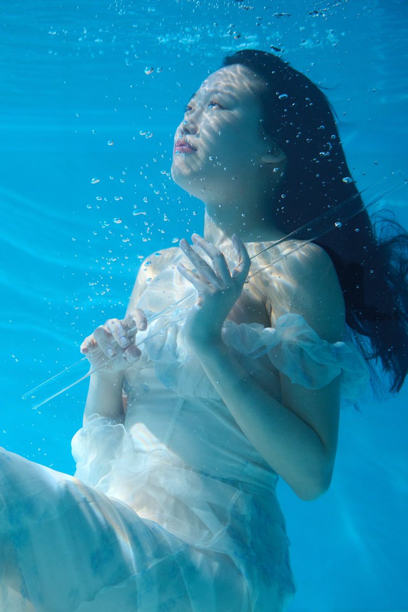 8ru_chica______'s tweet image. 【my work】

nanahaさんと大野綾音さんの
音楽ユニット「Sui.」のアーティスト写真を撮影担当いたしました。

初めて水中写真でお仕事のご依頼をいただきました。
有難うございます！

#mywork