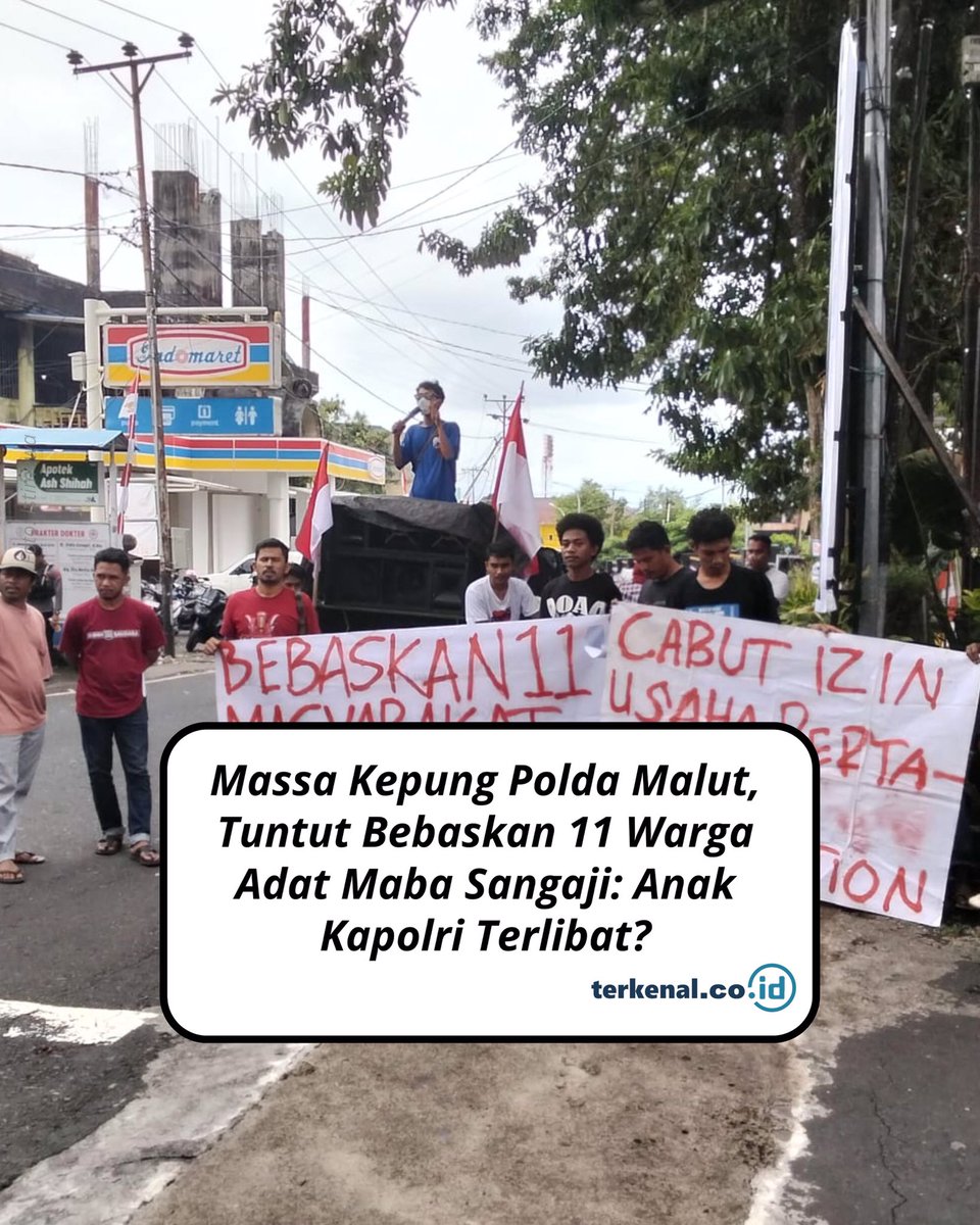 terkenalcoid's tweet photo. Puluhan massa yang tergabung dalam Aliansi Solidaritas 11 Warga Adat Maba Sangaji menggelar aksi di depan Markas Polda Maluku Utara, Rabu (13/8/2025).

“Sehingga aparat terlihat lebih patuh pada elite, bukan pada hukum dan keadilan,” ujar Fitri di depan Polda Malut. https://t.co/xko63BwpsY