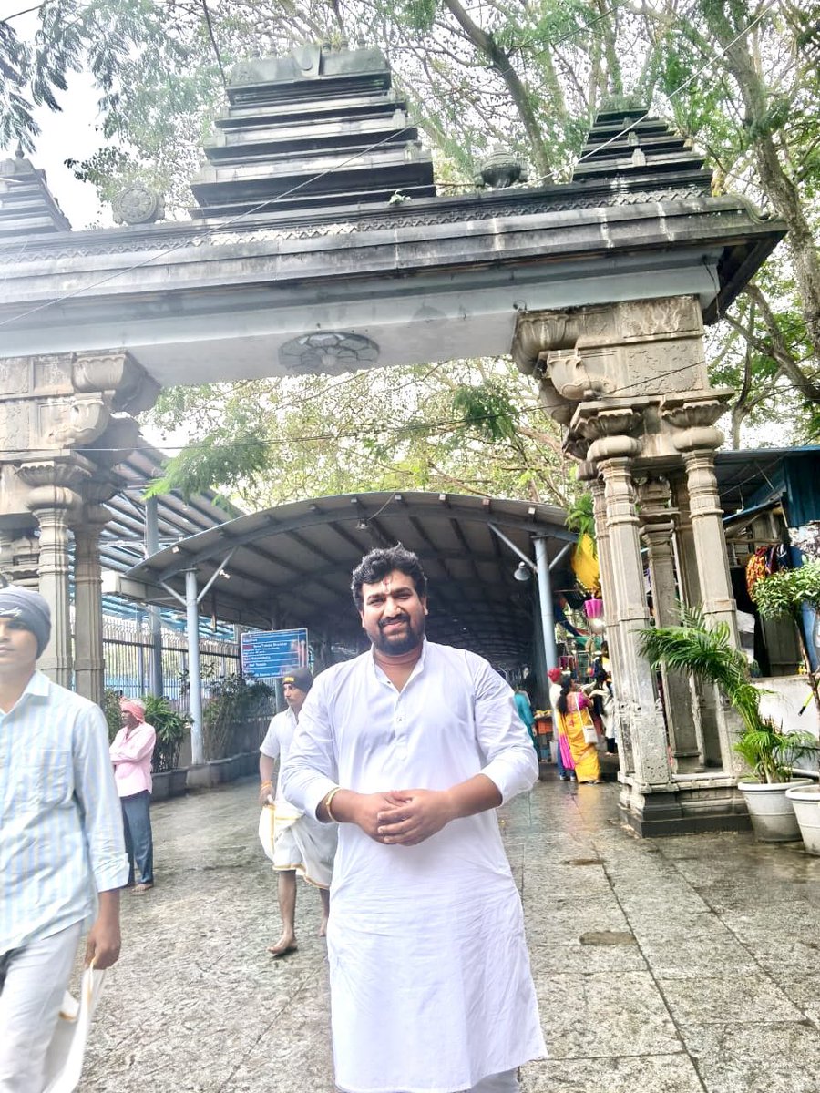 Sivadath27's tweet image. వేంకటేశ్వర స్వామి వారి సన్నిధిలో... #tirumala #sivadath #tirumalatirupatidevasthanam @PawanKalyan @mnadendla @JanaSenaParty @NagaBabuOffl