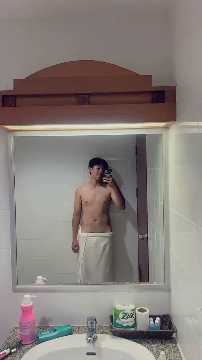 เเดดดี้​ tweet media