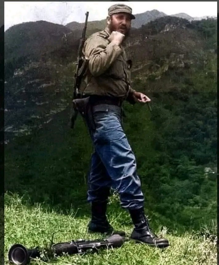 El Fidel que nunca se dejó intimidar, el que sembró en su pueblo las ideas solidarias humanistas y revolucionarias,el que predicó con ejemplo de hombre comprometido con su tiempo. #FidelVive