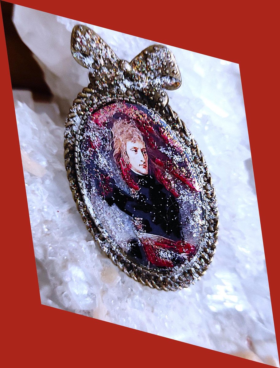 Broche baroque Napoléon Bonaparte premier consul portant le drapeau français, futur empereur des Français, cadeau pour femme etsy.me/4fvLafW via <a href="/Etsy/">Etsy</a> 
REMISE VACANCES
frenchjewelryvintage.etsy.com/listing/182977…