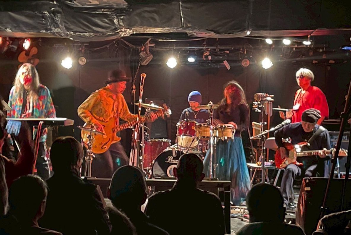 UFO_CLUB_TOKYO's tweet photo. 『夜のまにまに、、、』
10月19日(日)

LIVE：
■the FUTURE
■SPEARMEN
■山崎怠雅カルテット
■ニウバイル

OPEN 18:30~
START 19:00~
ADV.¥3000(+1D)
DOOR.¥3500(+1D)
ご予約は各バンドまたは☎︎0353060240
https://t.co/BHn9p0uJWg https://t.co/00gMIVsX3g