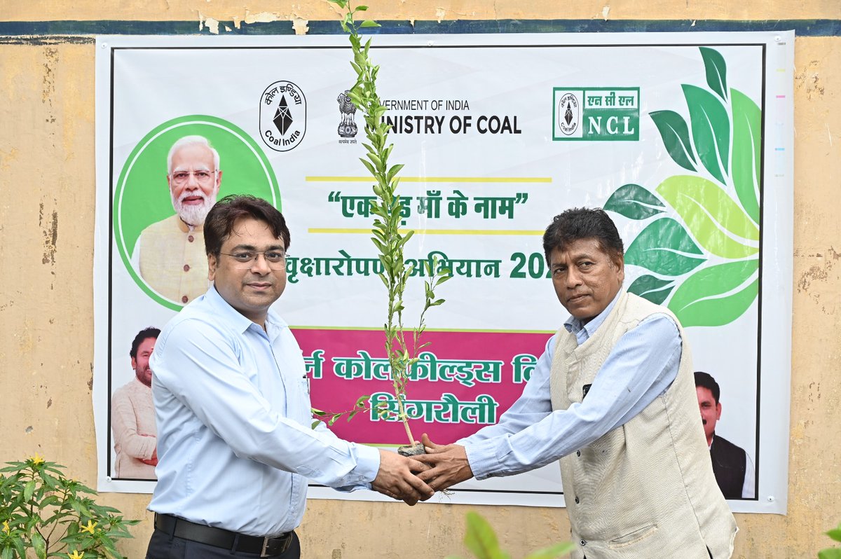 NCL_SINGRAULI's tweet photo. 🌱 “एक पेड़ माँ के नाम” 🌿

एनसीएल ने शासकीय पूर्व माध्यमिक विद्यालय, मेढ़ौली में विद्यार्थियों एवं शिक्षकों को पौधे वितरित कर हरियाली और पर्यावरण संरक्षण का दिया संदेश ......

#MyNCL #CoalIndia #EkPedMaaKeNaamAbhiyaan #Plantation #PlantDistribution #ekpedmaakenaam https://t.co/nGLHMMOrcV
