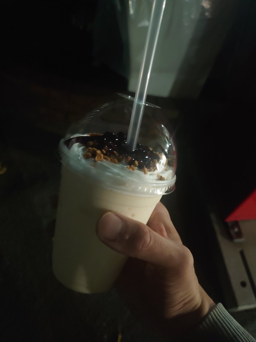 kaba8ki_'s tweet photo. たまにはマックのフラッペでも飲んで帰るかね
ブルーベリーチーズケーキ結構うまい https://t.co/2xWFZGxhZC