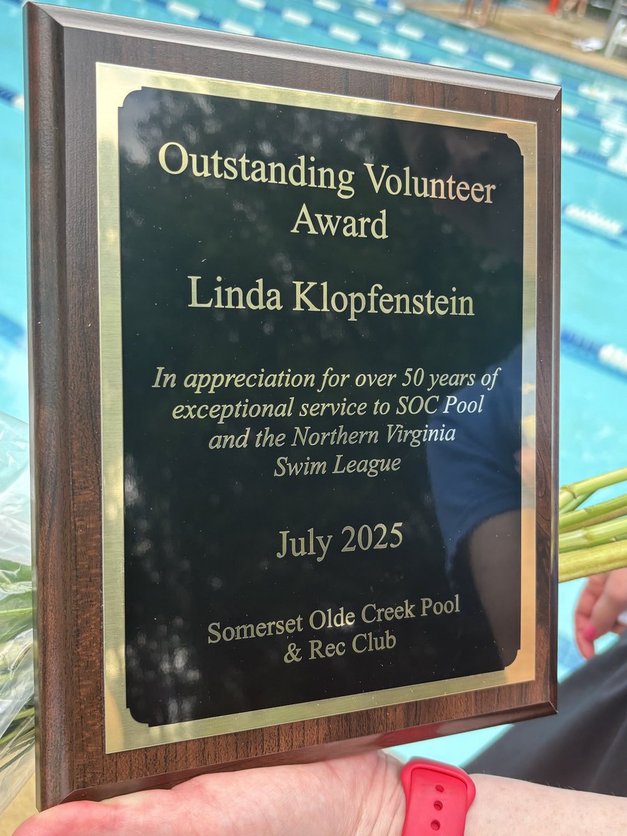 It was a special morning on deck during the last dual meet as we celebrated Linda Klopfenstein’s retirement from the NVSL! Linda dedicated over 50 years of service to the NVSL and her home pool, Somerset-Olde Creek. Thank you Linda!!