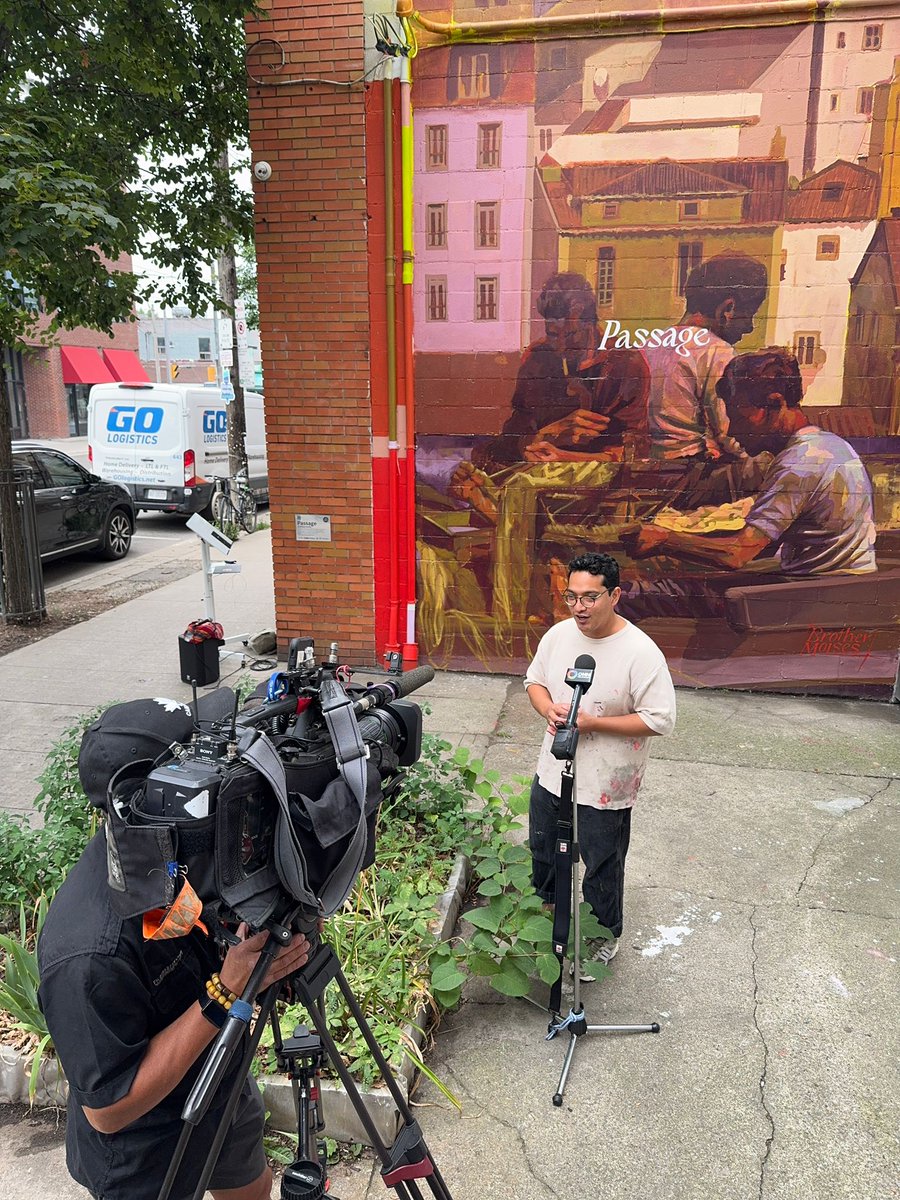 cgchiletoronto's tweet photo. El jueves 31 de julio, el Cónsul General Fernando Morales Godoy asistió a la inauguración del Mural Passage del artista Brother Moises. La iniciativa fue liderada por Rodrigo Ardiles, destacado gestor cultural chileno residente y es última adición del Dundas West Open Air Museum https://t.co/6CZyYU4pxz