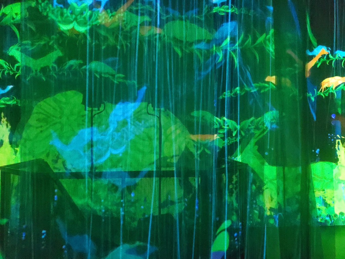 いのちめぐる冒険パビリオン、床振動するし、映像派手やった(*^^*)🎶