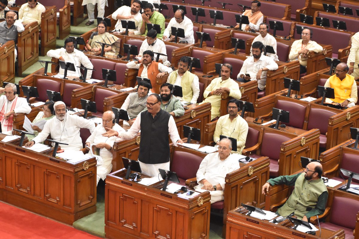 YogendraUpadhy's tweet photo. #विधानसभा_मानसून_सत्र_2025 के तीसरे दिन जनहित के मुद्दों पर चर्चा में सक्रिय सहभागिता — लोकतंत्र की आवाज़, जनता के हित में आवाज़।
#UPVidhanSabha #EducationReform #MonsoonSession2025 #vidhansabhalive
@narendramodi @AmitShah @myogiadityanath @BJP4India @BJP4UP @UPGovt https://t.co/em8jZWaM6Q