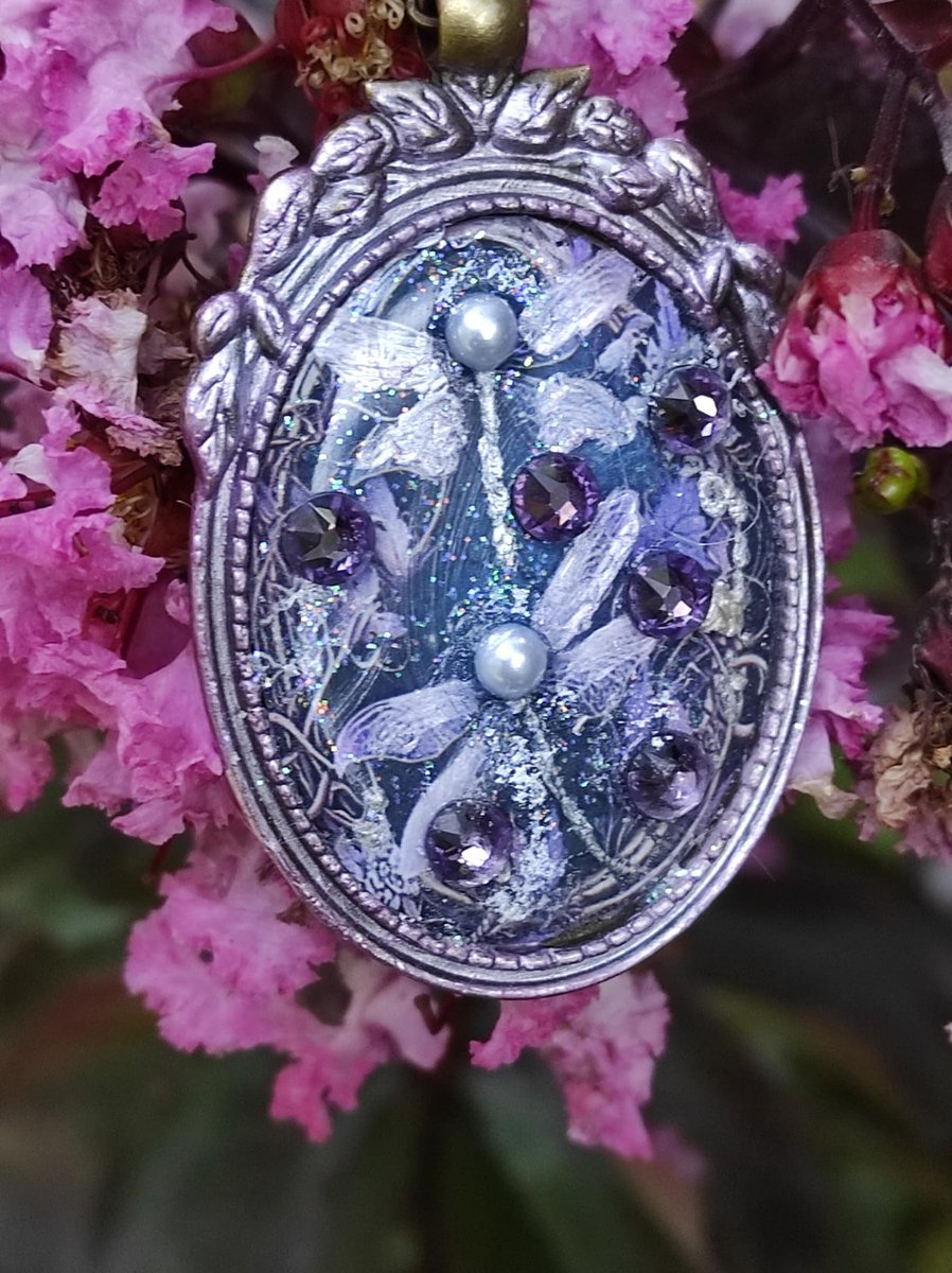 Collier danse féérique libellules dans la grotte des demoiselles dans le sud de la France, cadeau d'été, insecte des milieux aquatiques etsy.me/4mzxaUO via <a href="/Etsy/">Etsy</a> 
frenchjewelryvintage.etsy.com/listing/434311…