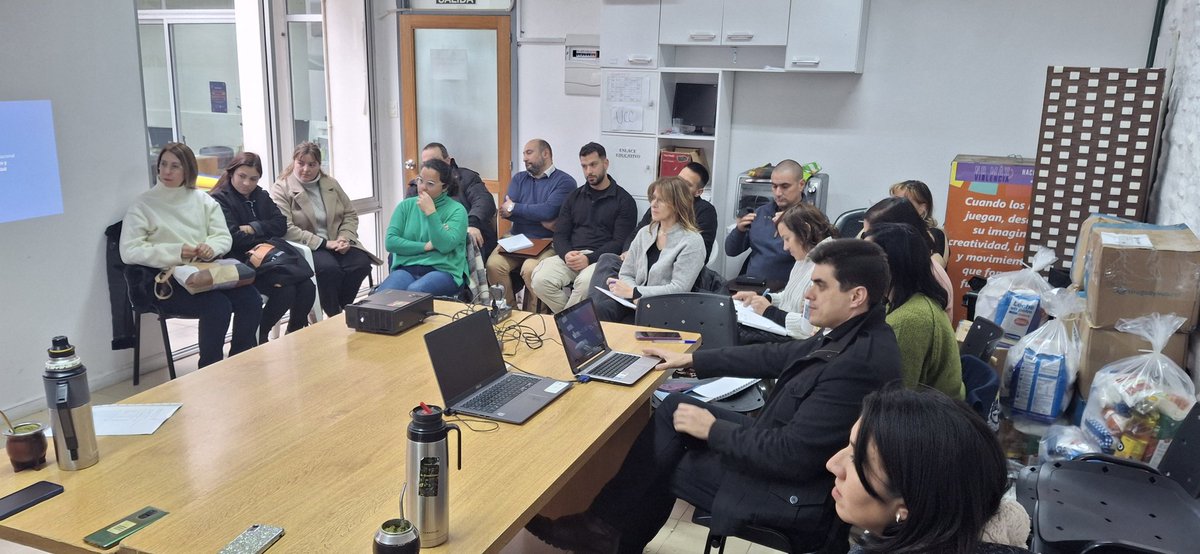 Sesión de la Comisión Departamental de Discapacidad de Florida con Director Nacional Federico Lezama y parte de su equipo.