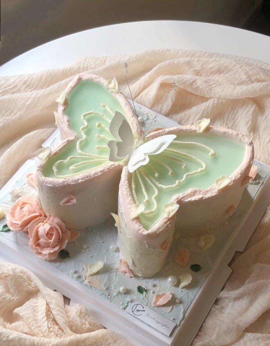 heart_jpg's tweet photo. butterfly cake https://t.co/OovEEG6x4y