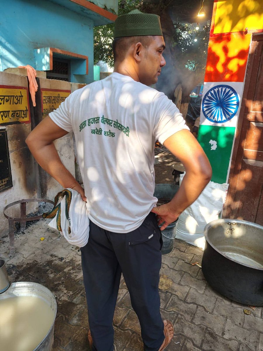 शिक्षा के मंदिर मे मांस का पकवान और हजारों रुपये का दिवार, पेंट बर्वाद आखिर इन सबको किसकी शय पर इतनी हिम्मत मिलती है महोदय संज्ञान ले <a href="/Info_4Education/">बेसिक शिक्षा सूचना केंद्र</a> <a href="/myogiadityanath/">Yogi Adityanath</a> <a href="/bareillypolice/">Bareilly Police</a> <a href="/dmbareilly/">DM Bareilly</a> <a href="/adgzonebareilly/">ADG Zone Bareilly</a> <a href="/CdoBareilly/">CDO Bareilly</a> <a href="/myogioffice/">Yogi Adityanath Office</a>