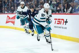 SjSharksFACTS's tweet photo. 5⃣7⃣ - Fifty-seven days are left until the official start of the season for the San Jose Sharks. Adam Raska
#SJSharks #TheFutureIsTeal #NewSeason #NHL #Countdown #Raska https://t.co/ntgy8jjkIe
