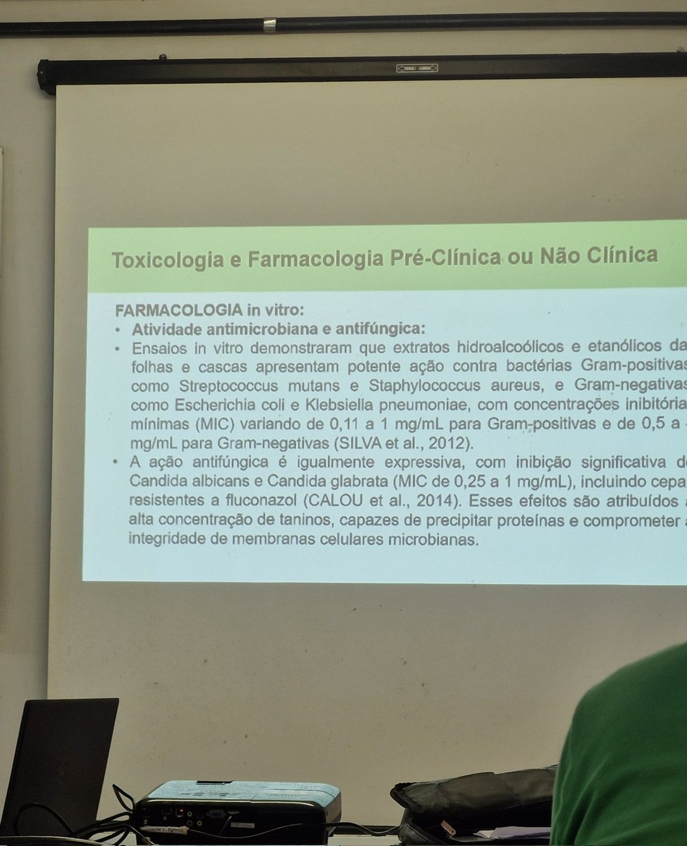 Phenrickee's tweet photo. Gnt juro, ai o aluno de mestrado faz o slide desse jeito.... que odiooo https://t.co/uQZdbzqGSz