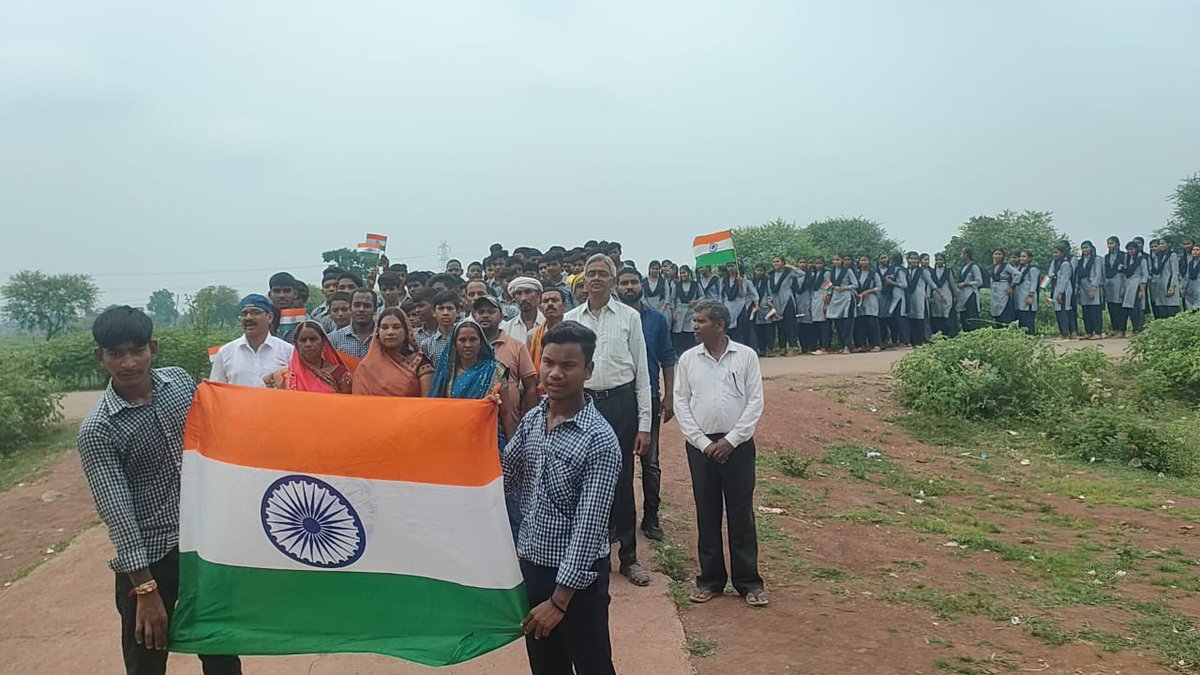 jjm_mungeli's tweet image. ग्राम पंचायत बदरा ठा
ब्लॉक पथरिया 
हर घर तिरंगा हर घर स्वच्छता अभियान के तहत ग्राम जल स्वच्छता समिति के सदस्यों साथ ही स्कूल आंगनबाड़ी के बच्चों के साथ जागरूकता के प्रति रैली का आयोजन किया गया तथा स्वच्छता के प्रति शपथ दिलाई गई।