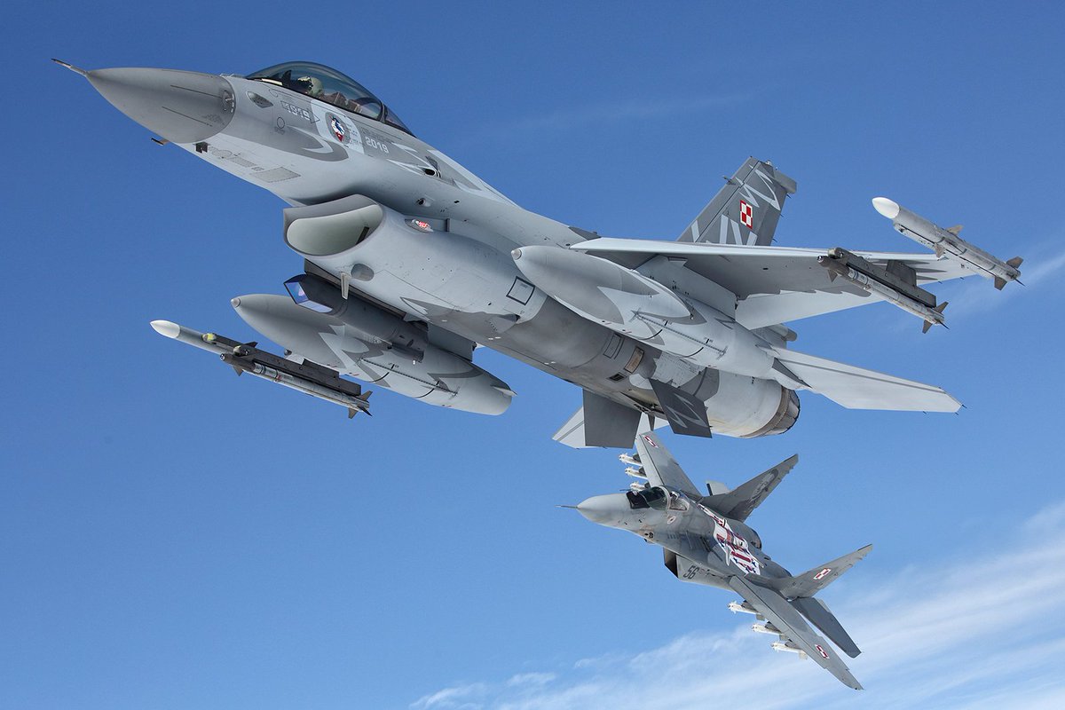 jurgen142785553's tweet photo. 13.08.2025 Umowa z🇺🇸na modernizację #MLU 48🇵🇱samolotów F-16 C/D Block 52+ do standardu F-16V Block 72 #Viper za 3,8 mld USD netto
Całość modernizacji w @WZL2_SA w Bydgoszczy
W🇺🇸testy 2 pierwszych F-16V, pozostałe loty kontrolne i testy w🇵🇱
Powrót F-16V do służby po MLU 2030-2038 https://t.co/nLXq8QBQtW
