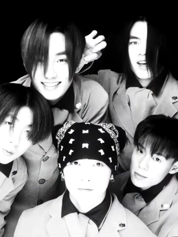 midnight_hyuk's tweet photo. 지나간 시간은 뒤로하고,
지금이라는 시간에 최선을 다해주기를.

+) 내년 30주년에 H.O.T. 단콘 예정이라고 https://t.co/04LvksTuCl