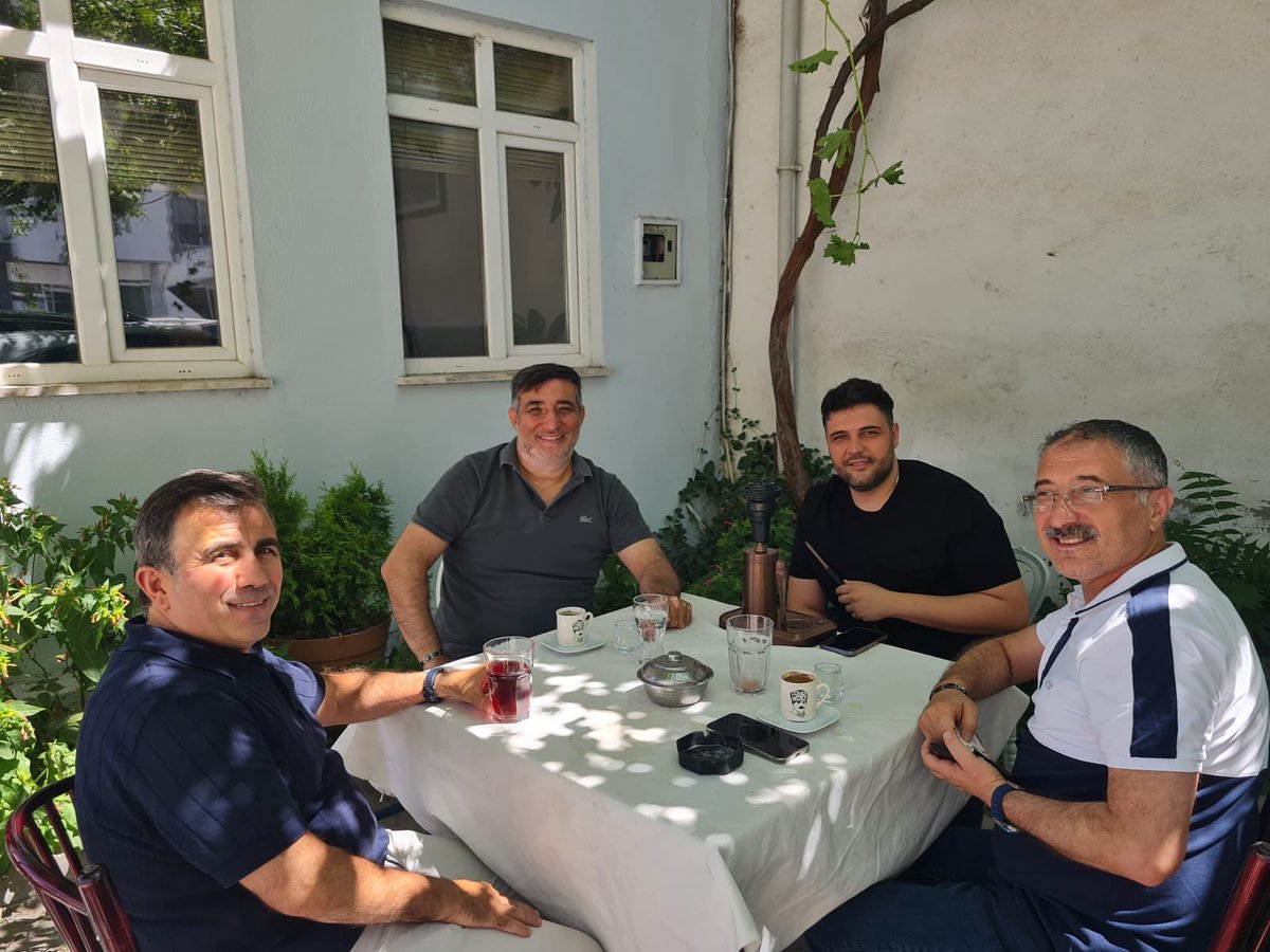 rumi bekiroglu (@rbekiroglu) on Twitter photo Çınar altında bir mola…:) Çınar altında bir mola…:)