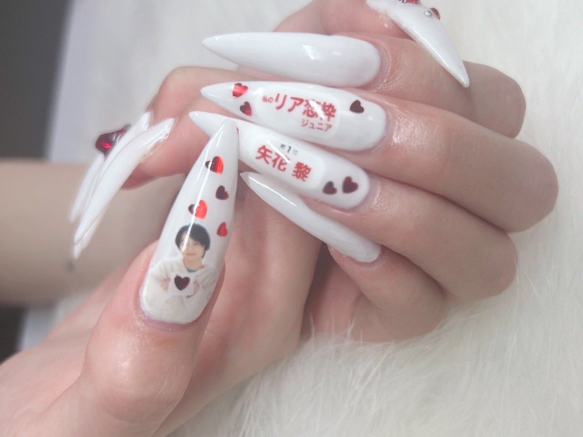 いつになったら流行りのキラキラネイル姉さんになれんのかな