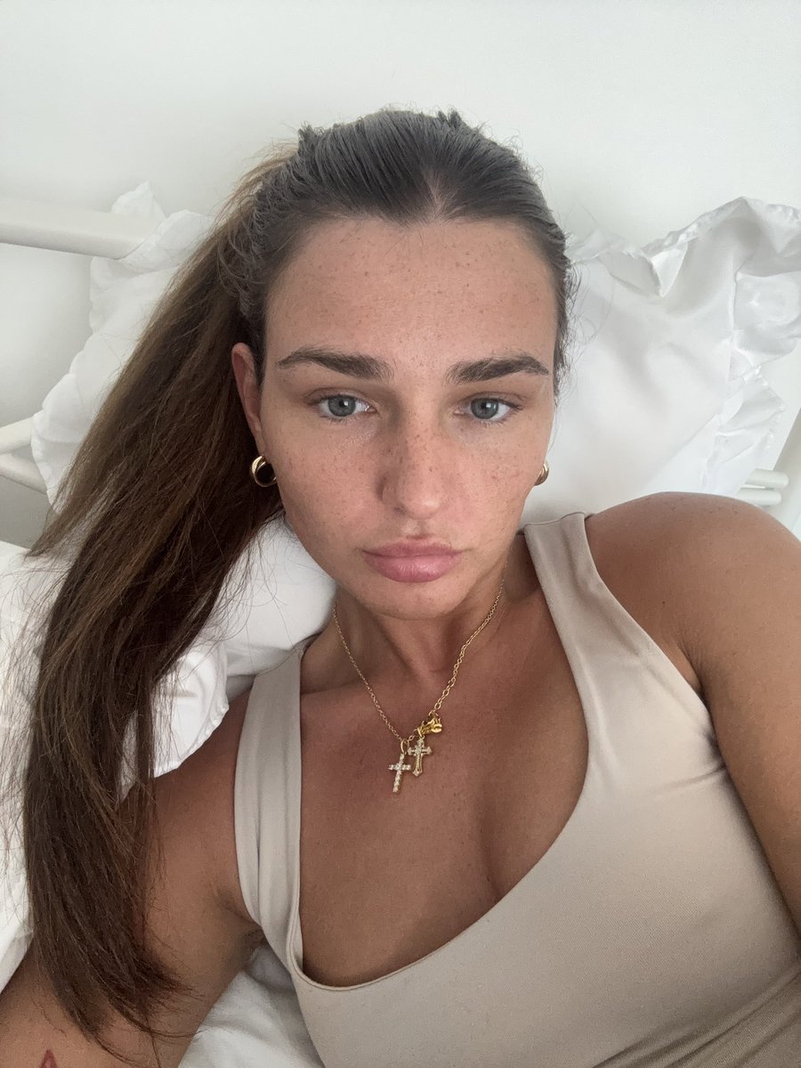 GyPEH09XQAAVi42.jpg