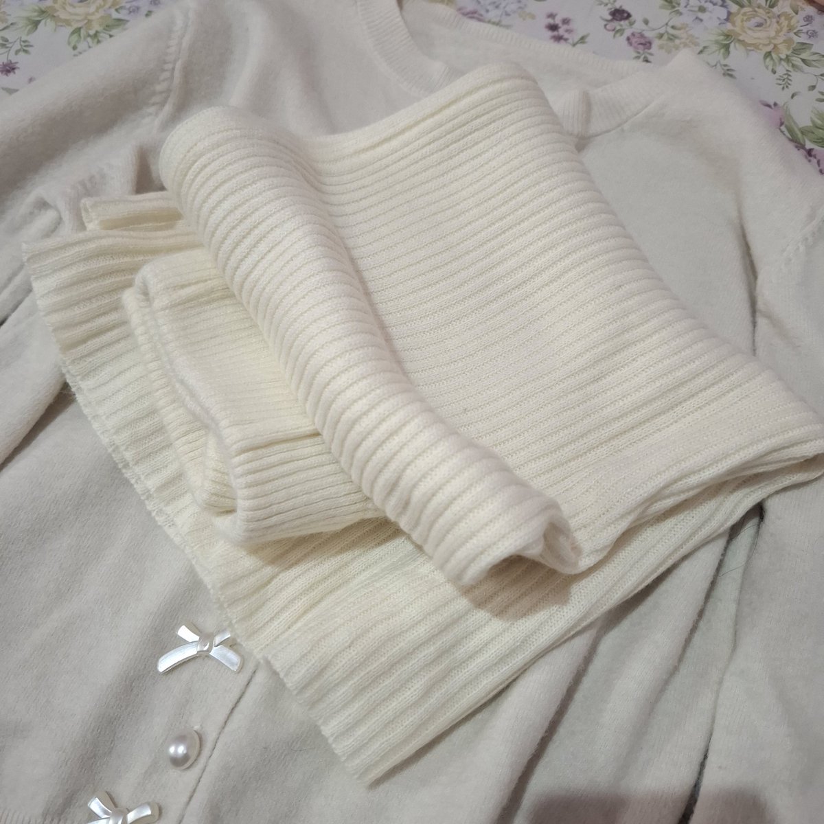 xesoxso's tweet photo. rok knit broken white - 30K https://t.co/WFYt4cUZaa