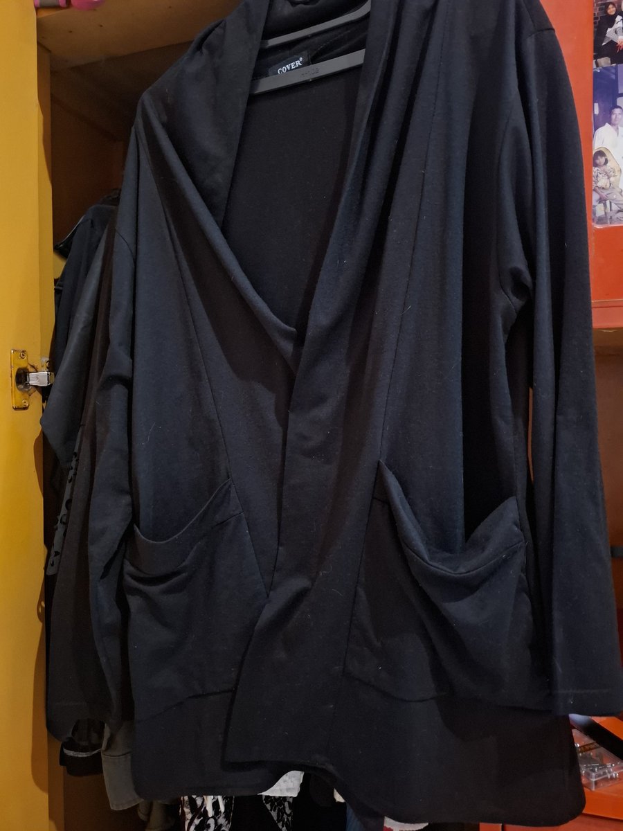 xesoxso's tweet photo. cardigan oversize hitam - 38K https://t.co/2JbXb8WpEn