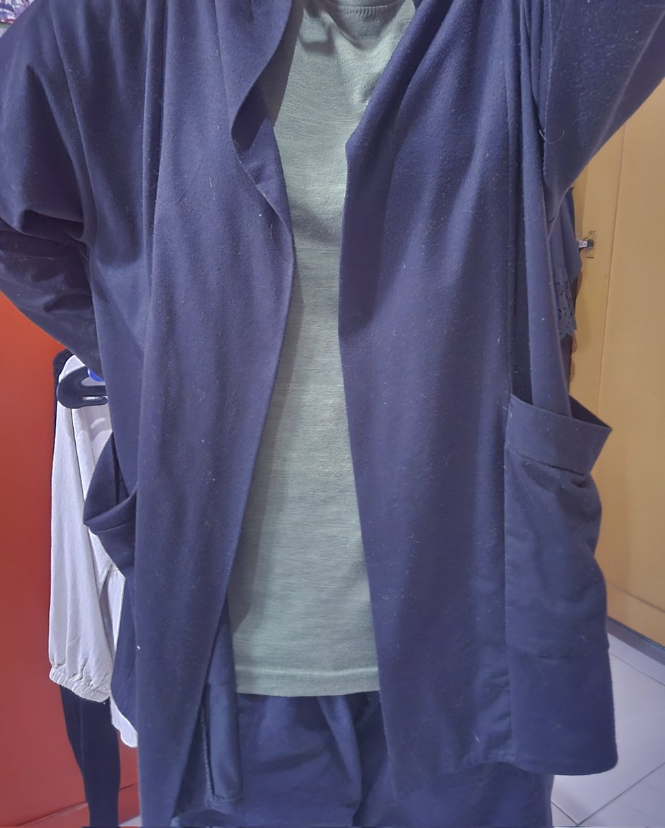 xesoxso's tweet photo. cardigan oversize hitam - 38K https://t.co/2JbXb8WpEn