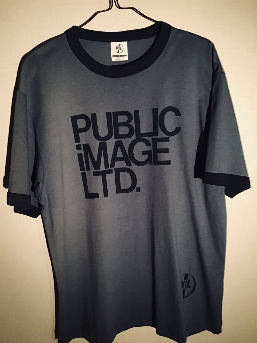 買えてうれしいBlurの牛乳くん。ロックバンドのTシャツが売っていますよといわれるとついつい買ってしまい、バンドの練習のときにメンバーに見せびらかしています。