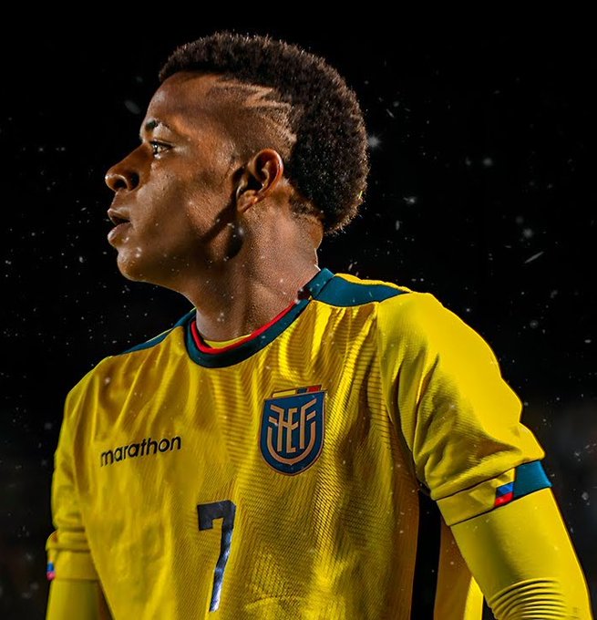 5 maç üst üste 90 dakika oynasın 6. maçı tek başına çözer. Şu çocuktaki yeteneği görmemek körlüktür. Kadro sıkıntısı çektiğimiz zamanlarda bu çocuk süre alamayacaksa iyi kadroda zaten oynayamaz. Sokayım rachica'ya. 2 senedir bi şeyler yapsın diye bekliyoruz bişey olduğu yok.