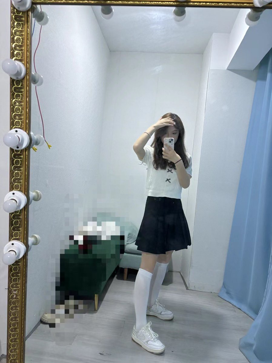 3354429872Hello's tweet photo. 为什么睡这么早 https://t.co/Fb5kJTFiWD