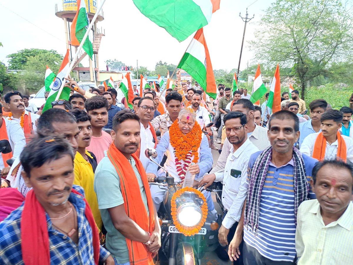 jjm_mungeli's tweet image. ग्राम पंचायत बिदबिदा 
ब्लॉक पथरिया 
हर घर तिरंगा हर घर स्वच्छता अभियान के तहत ग्राम बिदबिदा में   स्वच्छता लेकर बाइक रैली निकली गई जिसमें बिल्हा विधायक श्री धरम लाल कौशिक शामिल हुए ।